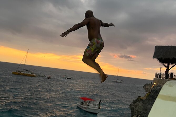 Negril Private Day Tour: ATV Ride, Party Catamaran & Ricks Cafe - The 90-minute ride from Montego Bay to Negril