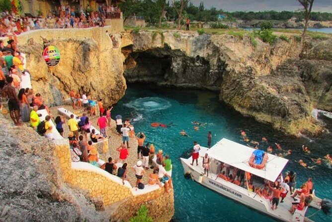 Negril's Private Day Trip with Margaritaville and Rick's Cafe - Rick’s Cafe and the famous cliff jumps