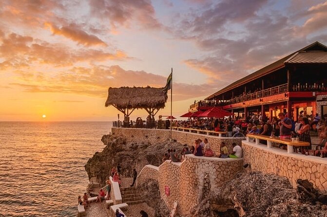 Negril Seven Mile beach and Rick’s Cafe from Montego Bay - The sunset and cliff jumps at Rick’s Café
