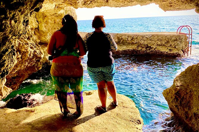 Negril Seven Miles Beach And Ricks Cafe Tour - Rick’s Café on the 35-foot cliff