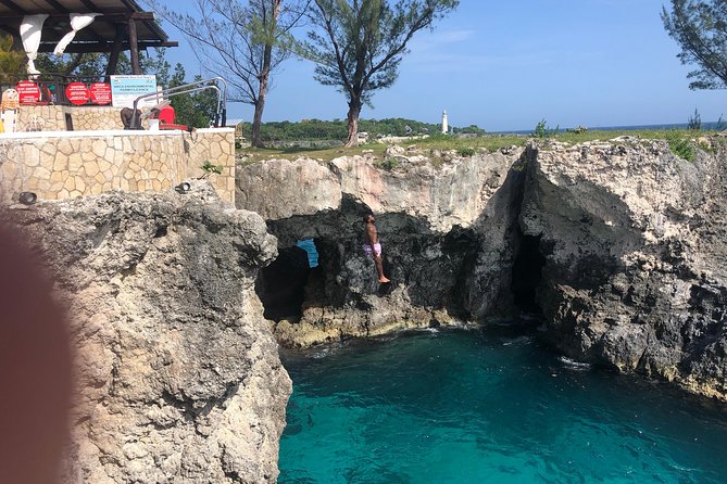 Negril Shopping And Rick's Café - Times Square Mall: Easy Souvenirs, Loose Planning