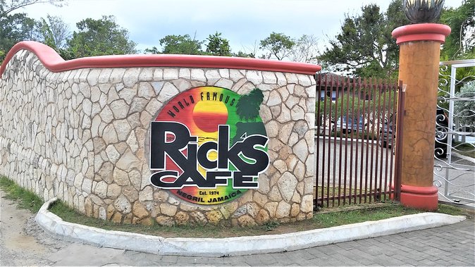 Negril Sunset Trip to Rick's Cafe from Montego Bay and Grand Palladium - What the driver-guide contributes