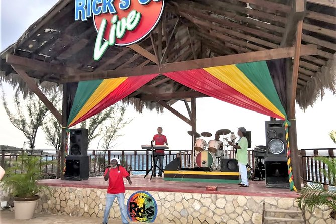 Negril Sunset Trip to Rick's Cafe from Montego Bay and Grand Palladium - Family access and safety at the cliffs