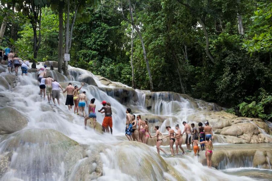 Ocho Rios: Bamboo Beach Club & Dunn’s River Falls - A short chance for souvenirs after the falls