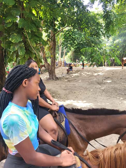 Ocho Rios : Bamboo River Rafting and HorseBack Riding - Trail riding at the St. Ann’s Bay Horse Back Riding Association
