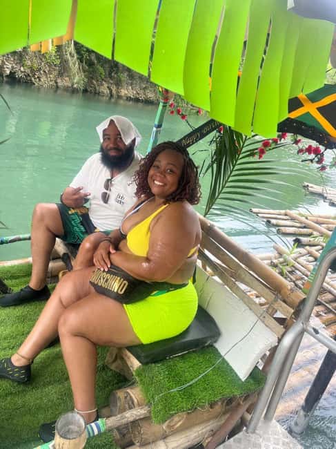 Ocho Rios : Bamboo River Rafting in Ocho Rios Jamaica. - Taking the pole for a short lesson