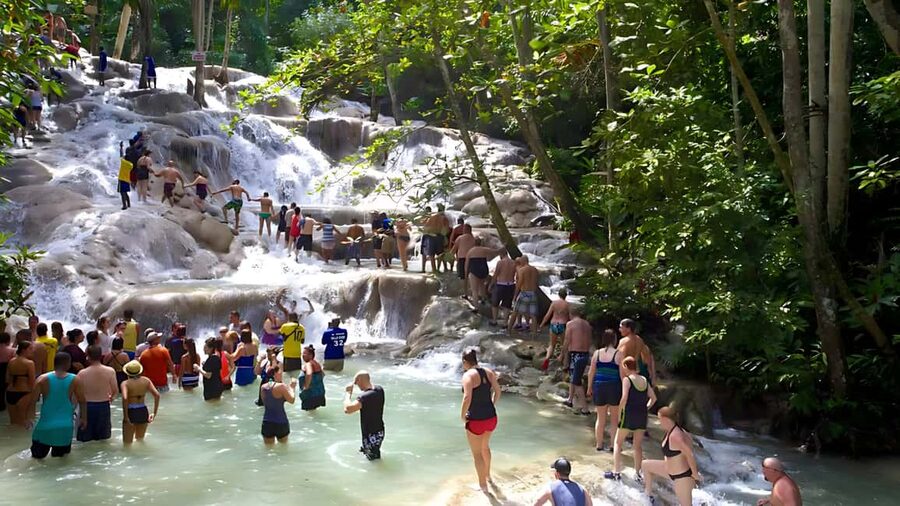 Ocho Rios Catamaran: Dunn's River, Snorkeling & Open Bar - Setting out from Mahogany Beach in Ocho Rios
