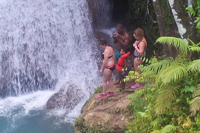 Ocho Rios Tour: Blue Hole and Dunn's River Falls - Dunn’s River Falls: Jamaica’s famous waterfall climb