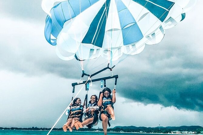 Parasailing, Blue Hole Mineral Spring, Seven Mile Beach - Seven Mile Beach: beautiful, but not all-day by default