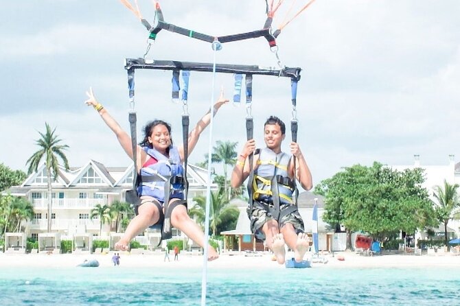 Parasailing, Blue Hole Mineral Spring, Seven Mile Beach - Blue Hole Mineral Spring and the 55-foot leap