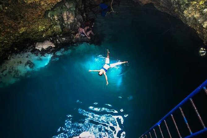 Parasailing, Blue Hole Mineral Spring, Seven Mile Beach - The ride from Montego Bay to Negril