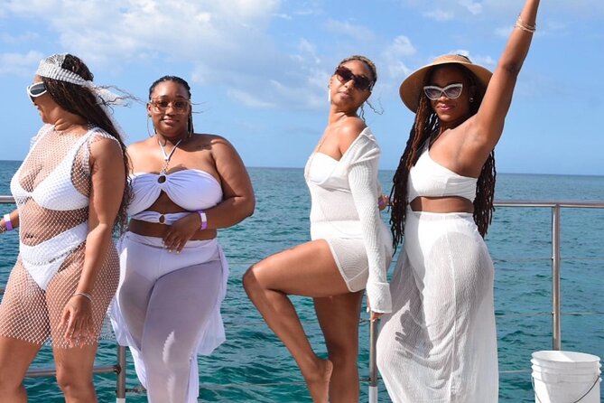 Party Catamaran: OpenBar, Music, Negril Beach, Caves, Snorkeling - Wading out to the catamaran