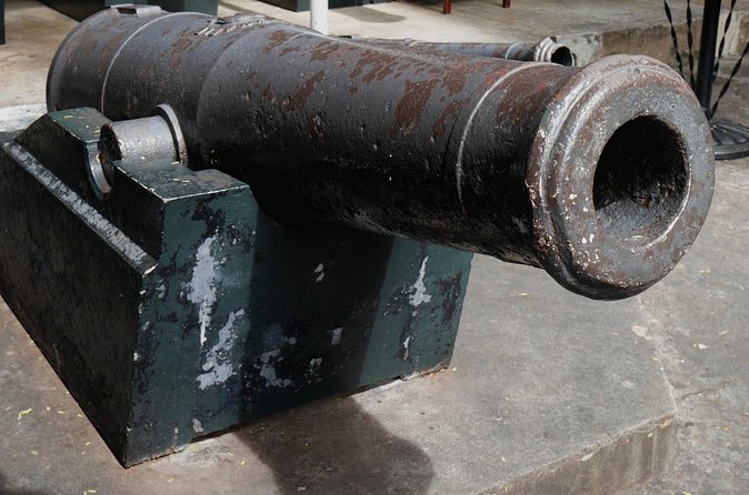 Port Royal Heritage & Sightseeing Tour from Kingston - Giddy House brings a different mood