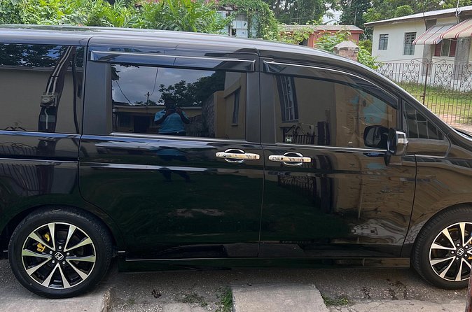 Private Airport transfer hotels in montegobay - Meeting your driver at Sangster International Airport