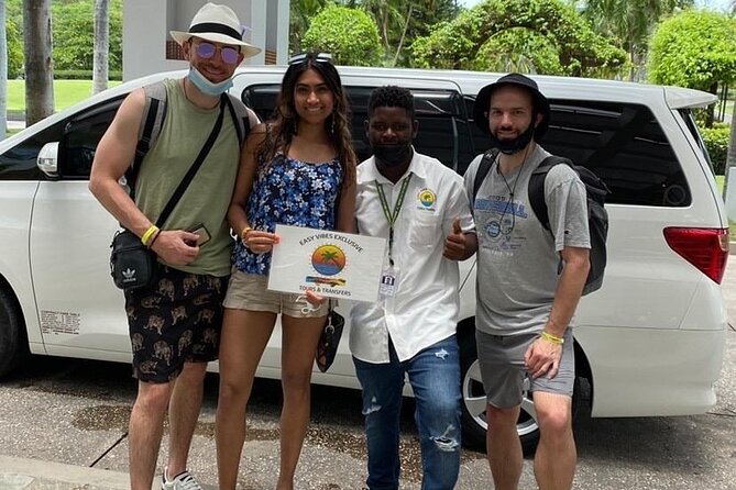 Private Airport Transfer Negril Hotels - Meeting your driver at the airport