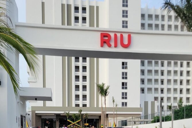 Private Airport Transfer Riu Aquarelle & Excellence Oyster Bay - Who will get the most from this service