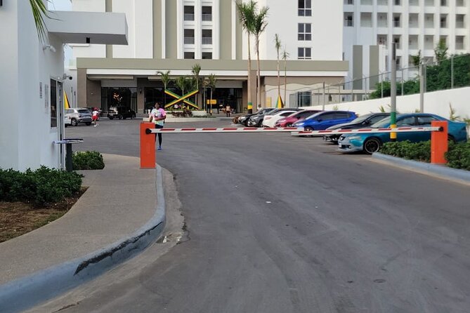 Private Airport Transfer Riu Aquarelle & Excellence Oyster Bay - The pickup at Hotel Riu Palace Aquarelle
