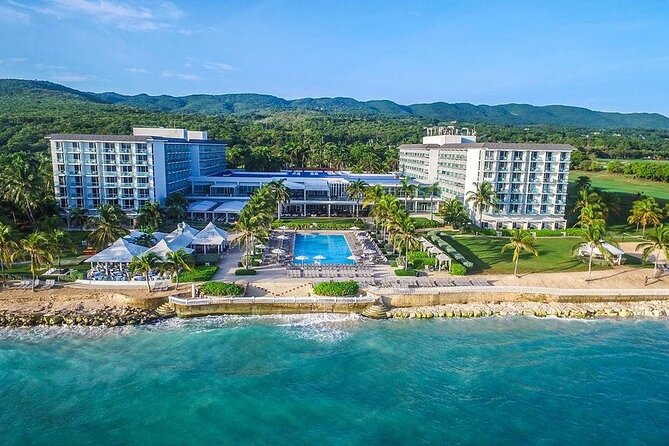 Private Airport Transfer to Dreams Rose Hall Resort - The short drive to Rose Hall