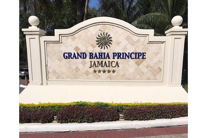 Private Airport Transfer to Grand and Luxury Bahia Principe - Drivers who add more than a steering wheel