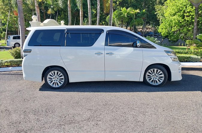 Private Airport Transfer to Hotel Riu Palace Aquarelle - The Montego Bay welcome sign and your first Jamaican views