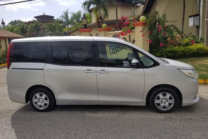 Private Airport Transfer to Jewel Grande Montego Bay Resort - Drivers who add a human touch