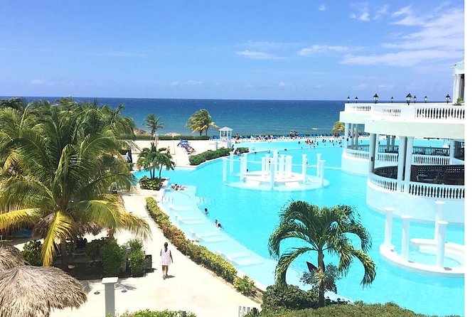 Private Airport Transfer to Lady Hamilton and Grand Palladium - Who will appreciate this transfer most?