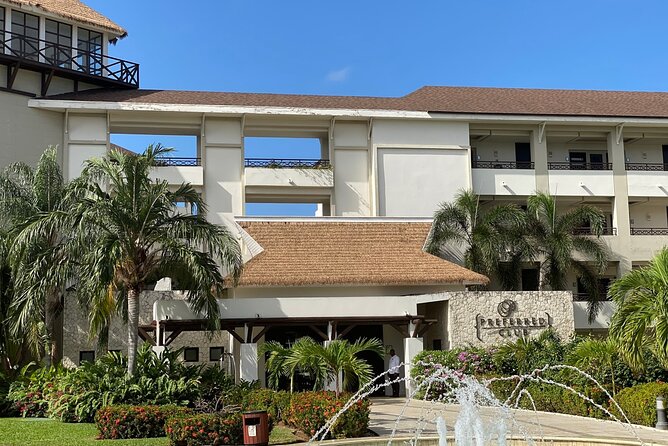 Private Airport Transfer to Secrets Resort Montego Bay - What Private Service Means for Your Party
