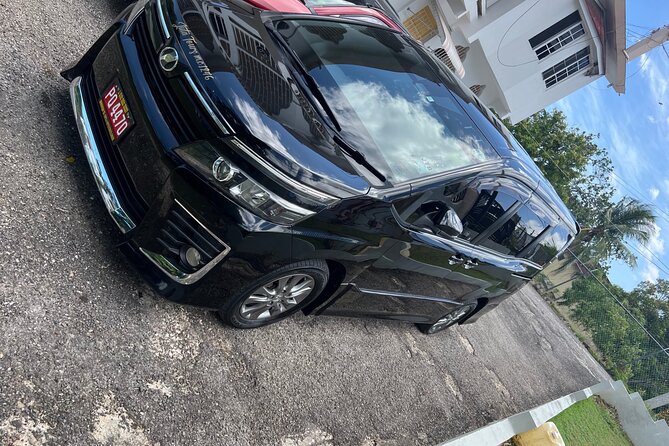 Private Airport Transfers in Montego Bay - Landing at Sangster International Airport