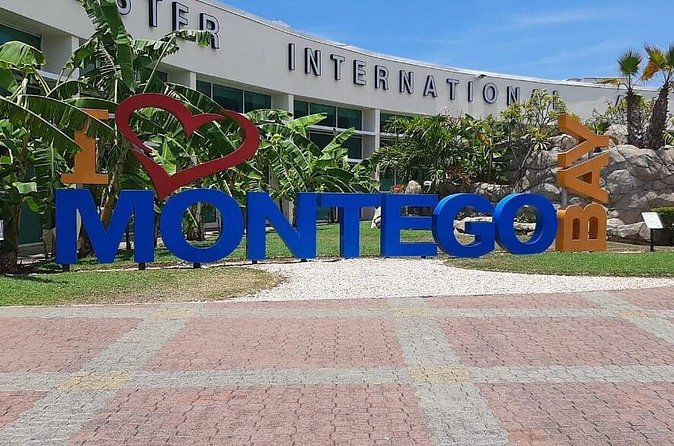 Private Airport Transfers to Negril Hotels - A driver who can add local context