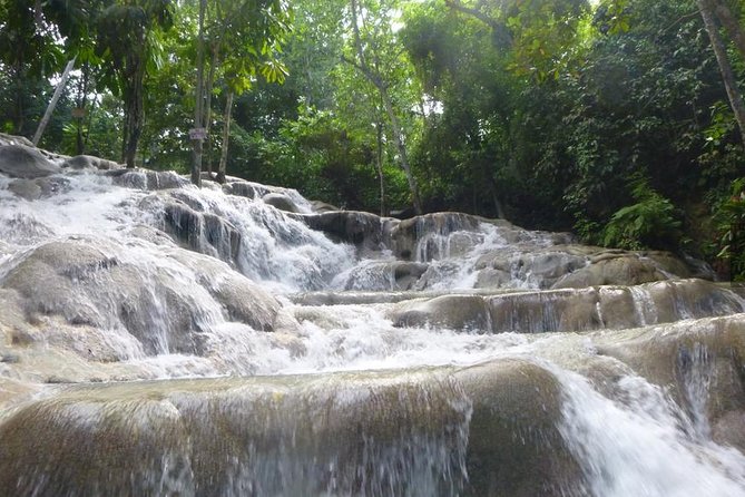 [PRIVATE]Dunn's River & Martha Brae Rafting - Entrance & Lunch - Two classic Jamaican sights in one long day