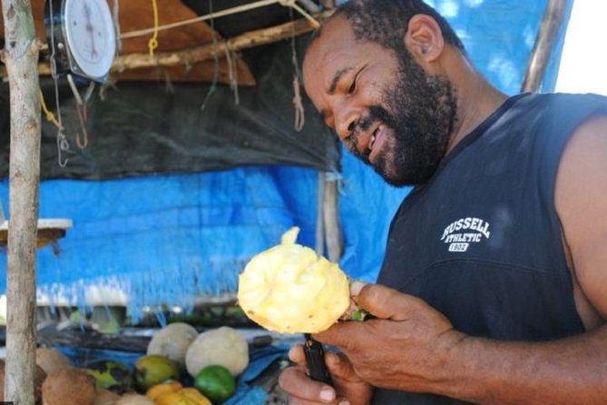 PRIVATE Food Tour of Local Jamaican Cuisine Montego Bay & Negril - What happens at the fruit stand