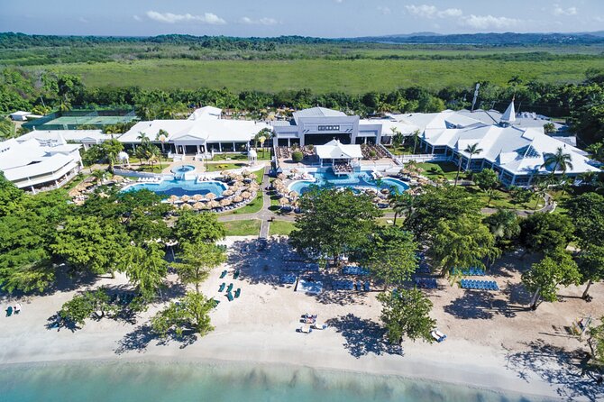 Private Montego Bay Jamaica Airport Transfer to Hotels in Negril - The first meeting at Sangster International Airport