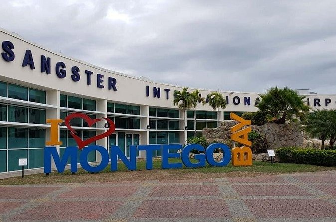 Private Montego Bay Jamaica Airport Transfer to Montego Bay Hotel - Why the arrival service is useful for families and groups