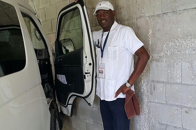 Private One-Way and Roundtrip Airport Transfer to Montego Bay Hotels - Comfort and Privacy for Families and Small Groups