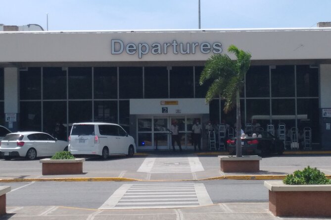 Private Round Trip Airport Transfer from Montego Bay to Ocho Rios - The Two-Hour Road to Ocho Rios or Runaway Bay