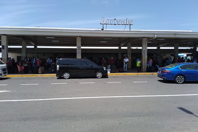 Private Round Trip Airport Transfer from Montego Bay to Ocho Rios - What the Vehicle Includes During the Ride
