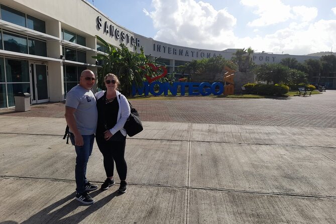 Private Transfer Airport to Montego bay Hotels in Jamaica - Finding your driver after landing