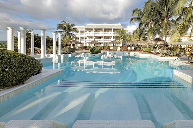 Private Transfer from MBJ Airport to Grand Palladium Hotel - A private vehicle headed to the Grand Palladium area