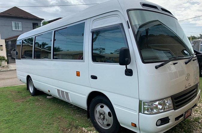 Private Transfer from Montego Bay Airport - Negril Hotels - Desmond Brown and the human side of the ride