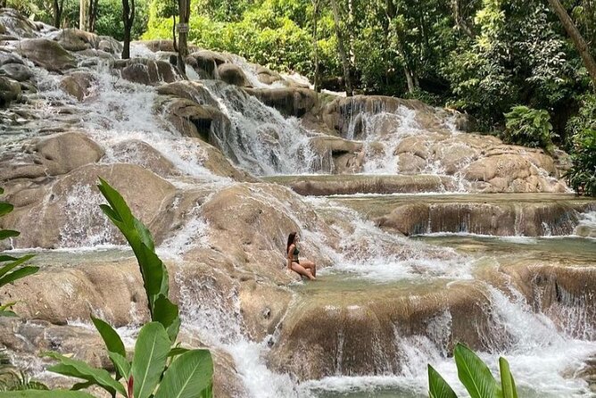 Private Transfer from Montego Bay to Dunns River Falls - Who Will Enjoy This Most?