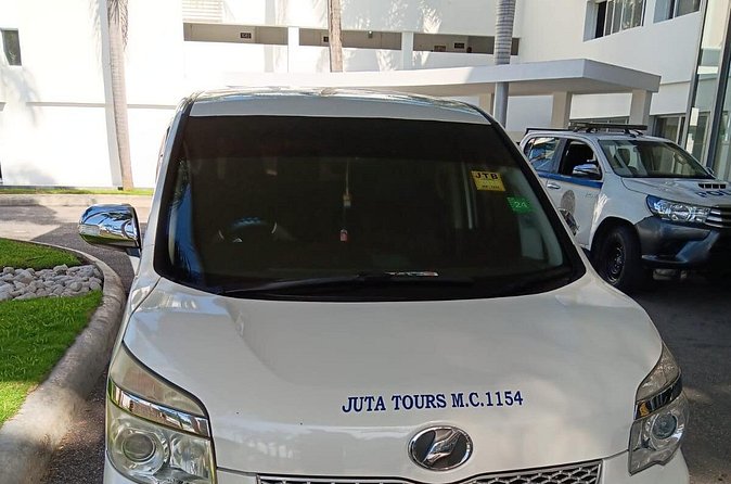 Private Transportation to and from Montego Bay Airports or Hotels - Local insight from Curtis and the T&T team