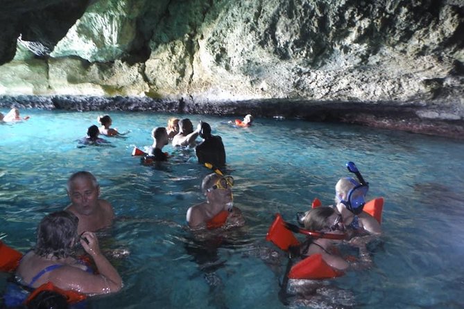 Rick's Cafe Sunset Cruise and Snorkelling - Meeting Captain Jace on Norman Manley Boulevard