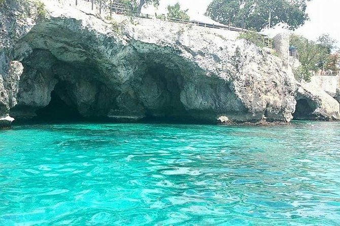 Rick's Cafe Sunset Cruise and Snorkelling - Snorkelling above Negril’s coral reef