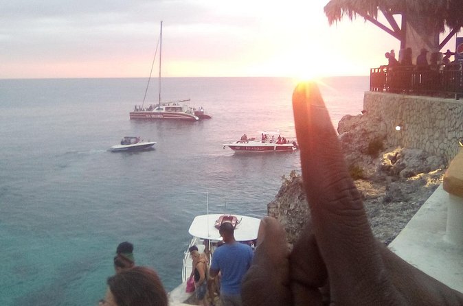 Ricks Cafe - Watching the famous cliff jumpers