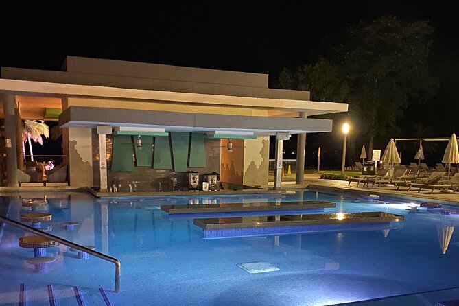Riu Negril / Riu Palace Tropical Bay Private Airport Transfer - The 90-minute private drive to your resort