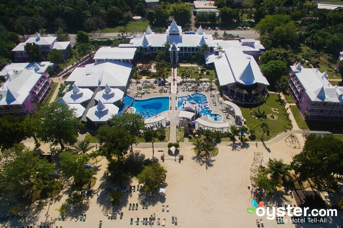 Riu Palace Tropical Bay Resort Private Airport Transfer - Vehicle comfort, air conditioning, and luggage space