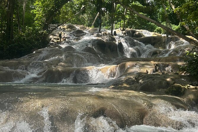 Round Trip Sangsters Montego Bay Airport to Ocho Rios transfers - How the timing affects your Jamaica plans