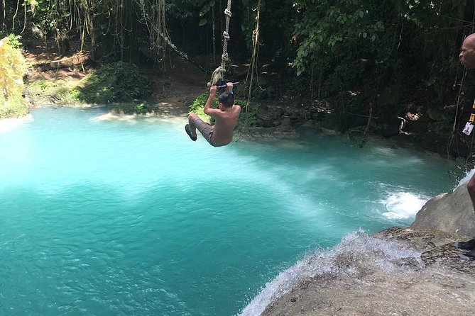 Roundtrip Private Shuttle from Ocho Rios to Blue Hole and Back - The ride from Ocho Rios to the Blue Hole