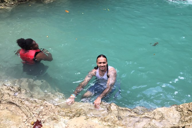 Roundtrip Private Shuttle from Ocho Rios to Blue Hole and Back - What the strongest service looks like