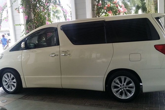 Runaway Bay Airport Transfer - Booking Timing and Cancellation Details